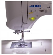 LED osvětlení zajišťuje optimální viditelnost při šití.