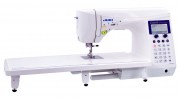 Šicí stroj Juki HZL-F600 s přídavným stolkem.